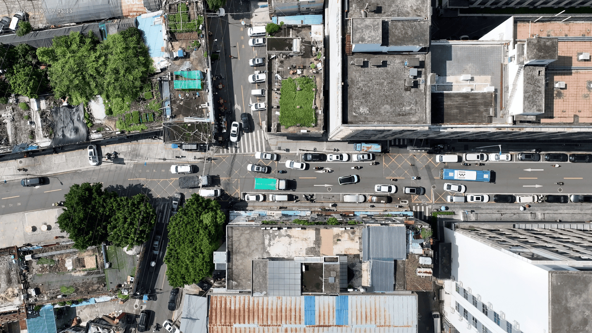 Irregular intersection scene